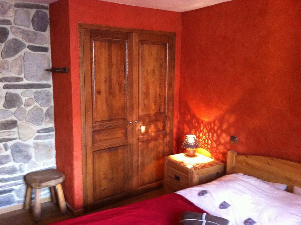 Au Chant Des Marmites Saint-Lary-Soulan Rum bild